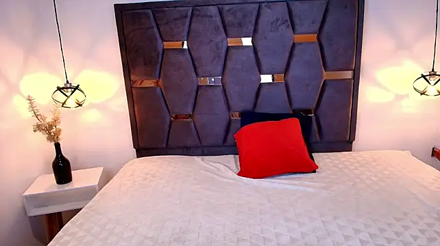 Sara_Naugty webcam