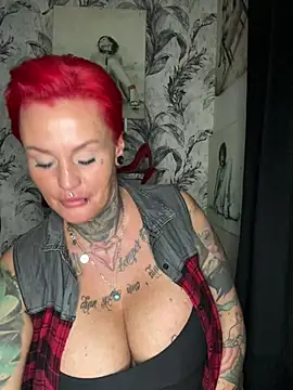 InkedMissLaBaehm webcam