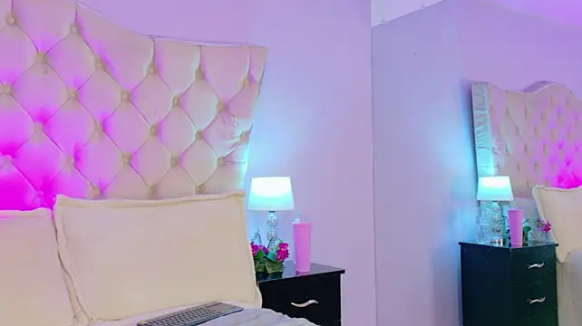 Giigii_Hadiid webcam