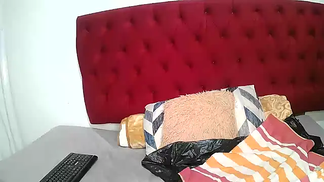 ThickEbonyX25 webcam