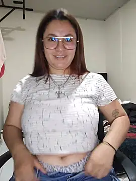 samm_curvy live cam on StripChat