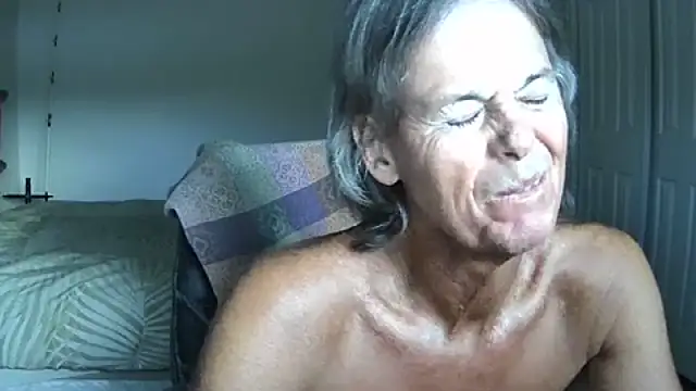 nakeedcowboi65 live cam on StripChat