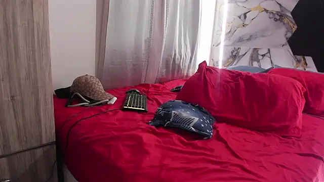 Goldendesirexx__ webcam