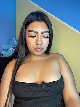 Laulin_TayyyX webcam