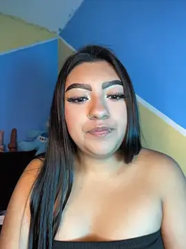 Laulin_TayyyX live cam preview