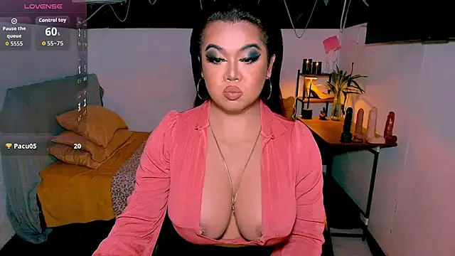 asiankatyhuge live cam on StripChat