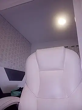 Vivian_Ellery live cam on StripChat