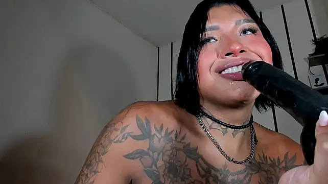IsabellBigtitsxx live cam on StripChat