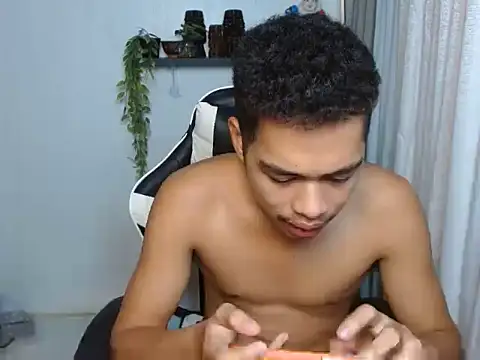 curlyasian_njxx live cam on StripChat