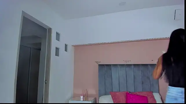 MiaPortmass_ live cam on StripChat