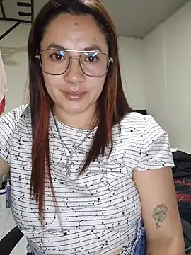 samm_curvy live cam on StripChat