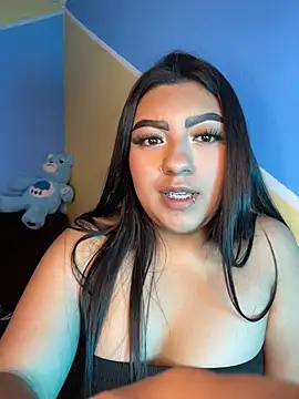 Laulin_TayyyX webcam