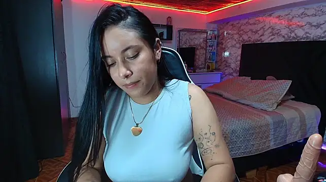 Camila_IRoose webcam