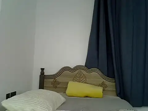 Naughtytrixxie webcam