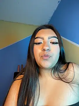 Laulin_TayyyX live cam on StripChat