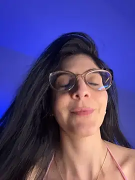 caro_lyne_ live cam on StripChat
