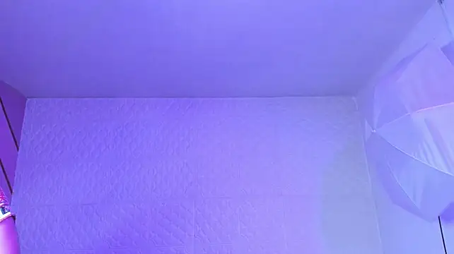 Violetaa_diazz live cam on StripChat