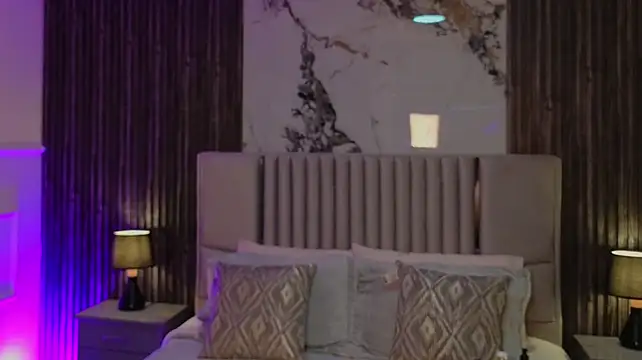 Lillyortiz live cam on StripChat