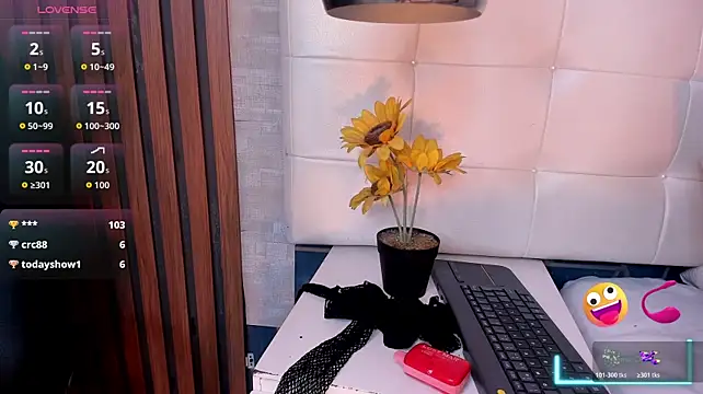 SofiaThoompson live cam on StripChat