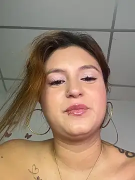 emilycoy1 live cam on StripChat