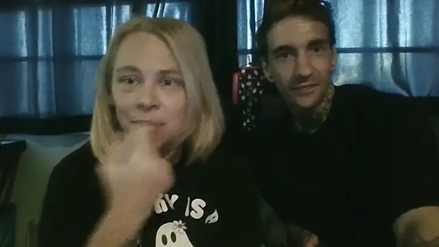 2-BLUNT-CUNTS webcam