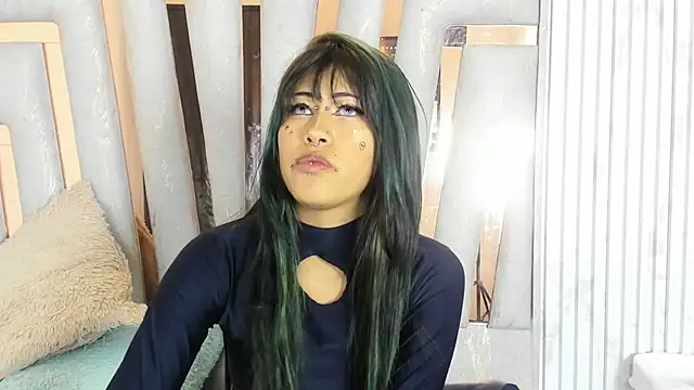 yiyi_cs live cam on StripChat
