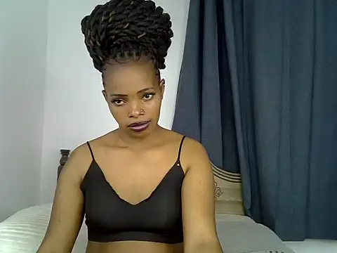 Naughtytrixxie live cam on StripChat