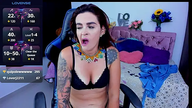 mia_bigtits17 webcam