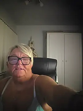 Bridget-valentine live cam preview