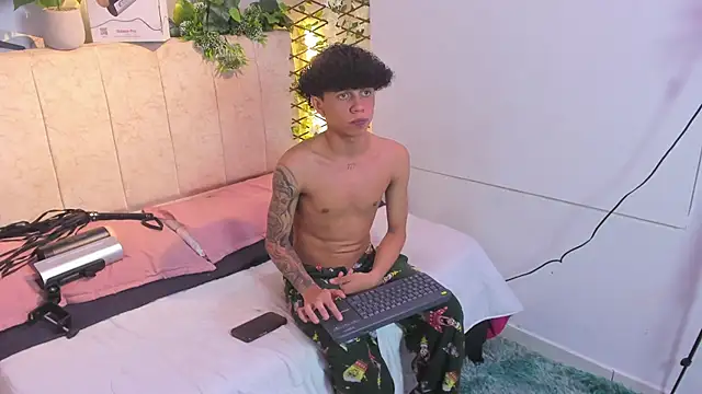 _taylor_black webcam