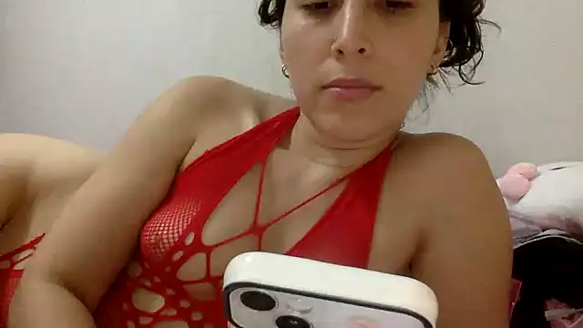 LatinDoll8 webcam