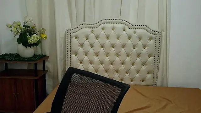 Itsbabytira webcam