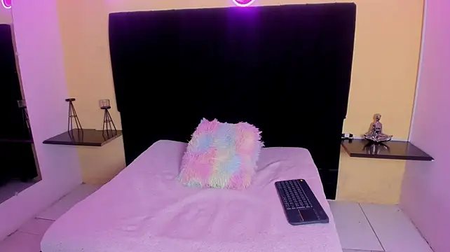 MiaCollinss_09 webcam