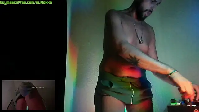 Guyst049 live cam on StripChat