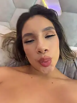 NicoleArmani webcam