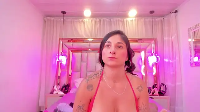 Francesca_Skuirt webcam