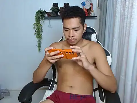 curlyasian_njxx webcam