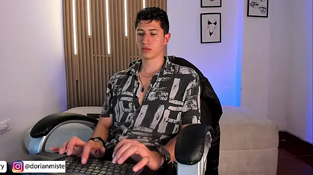 Dorianmistery2322_ webcam