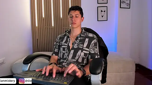 Dorianmistery2322_ webcam