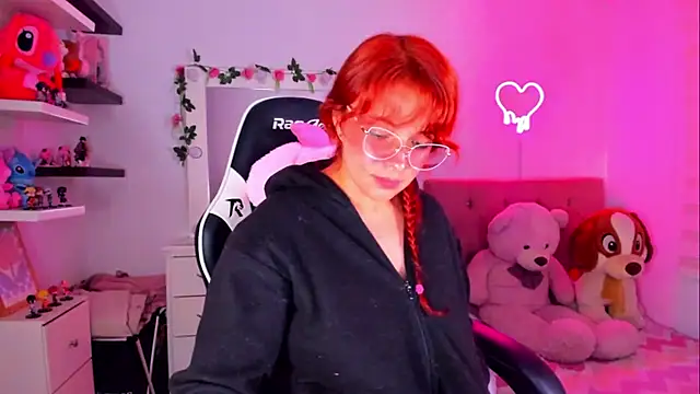 Vannessa__Shy live cam on StripChat