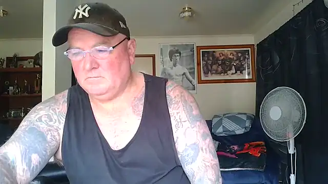 KINKYBLUEYES69 webcam