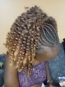 queenpee254 live cam on StripChat
