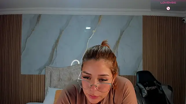 mia_18v webcam