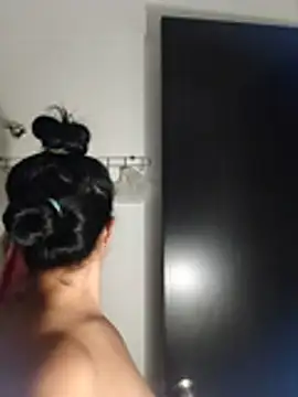 CurvySara1 webcam