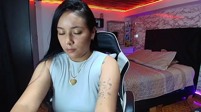 Camila_IRoose webcam