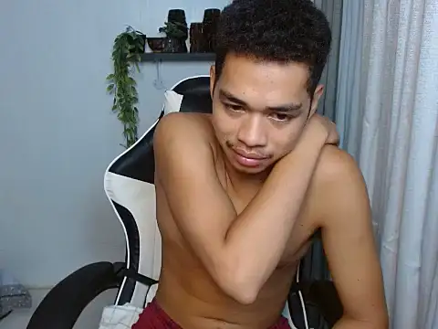 curlyasian_njxx webcam