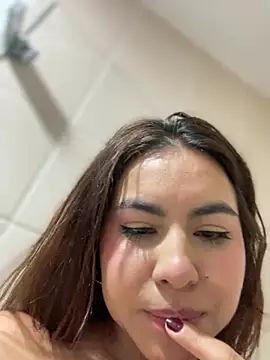 Zarahs_Blare1 live cam on StripChat