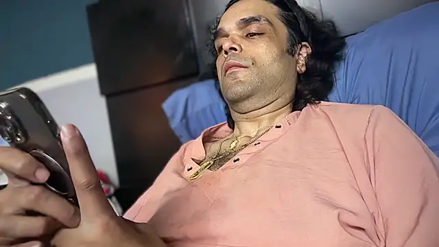 icebergslim281 live cam on StripChat
