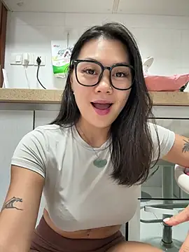 ruanruan05 live cam on StripChat