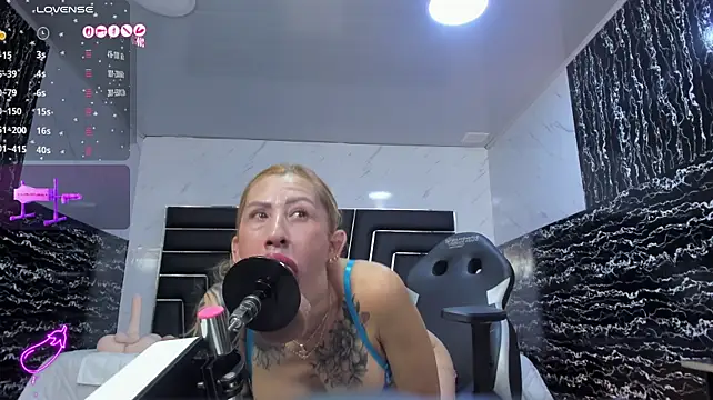 Ladyy_Scarlett webcam
